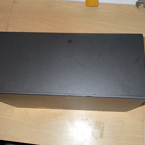 Authentic Gucci show box black and white - Picture 3 of 4